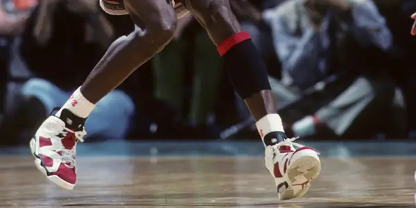 Controversia idioma Derretido Michael Jordan's shoes sell – level 1 - News in Levels