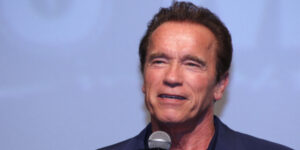 Arnold Schwarzenegger talks to Russian people