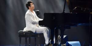 Pianist plays in the mountains