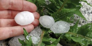 Hailstones kill a small girl