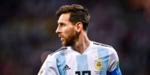 Lionel Messi holds a baby Lamine Yamal