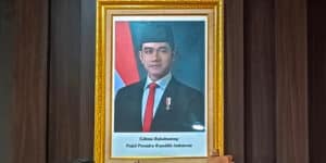 Indonesia s Vice President has problems with school papers